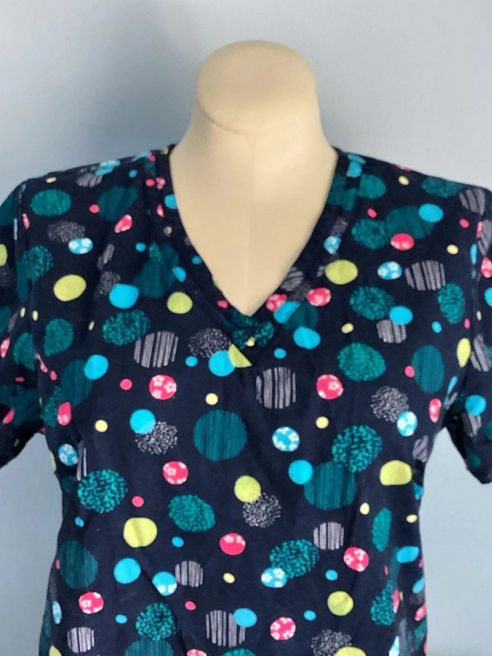 🐘🌹 Scrub Shirt (colorful Dot/circle pattern)